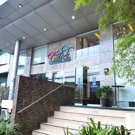 Festive Hotel Makati Paco Экстерьер фото