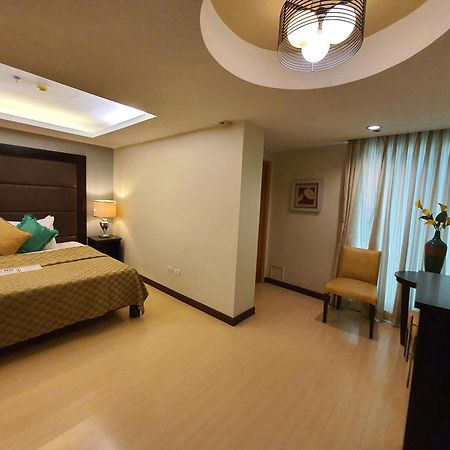 Festive Hotel Makati Paco Экстерьер фото