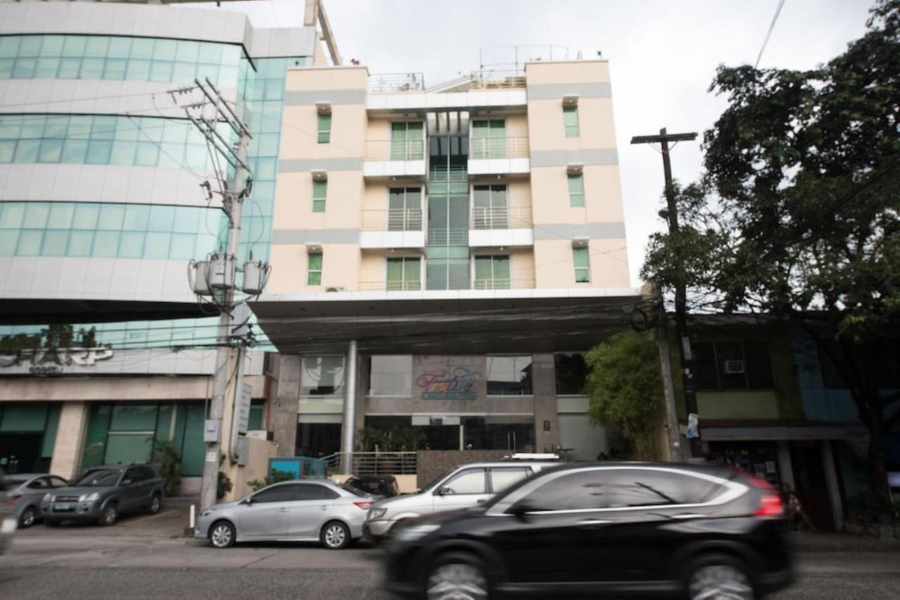 Festive Hotel Makati Paco Экстерьер фото