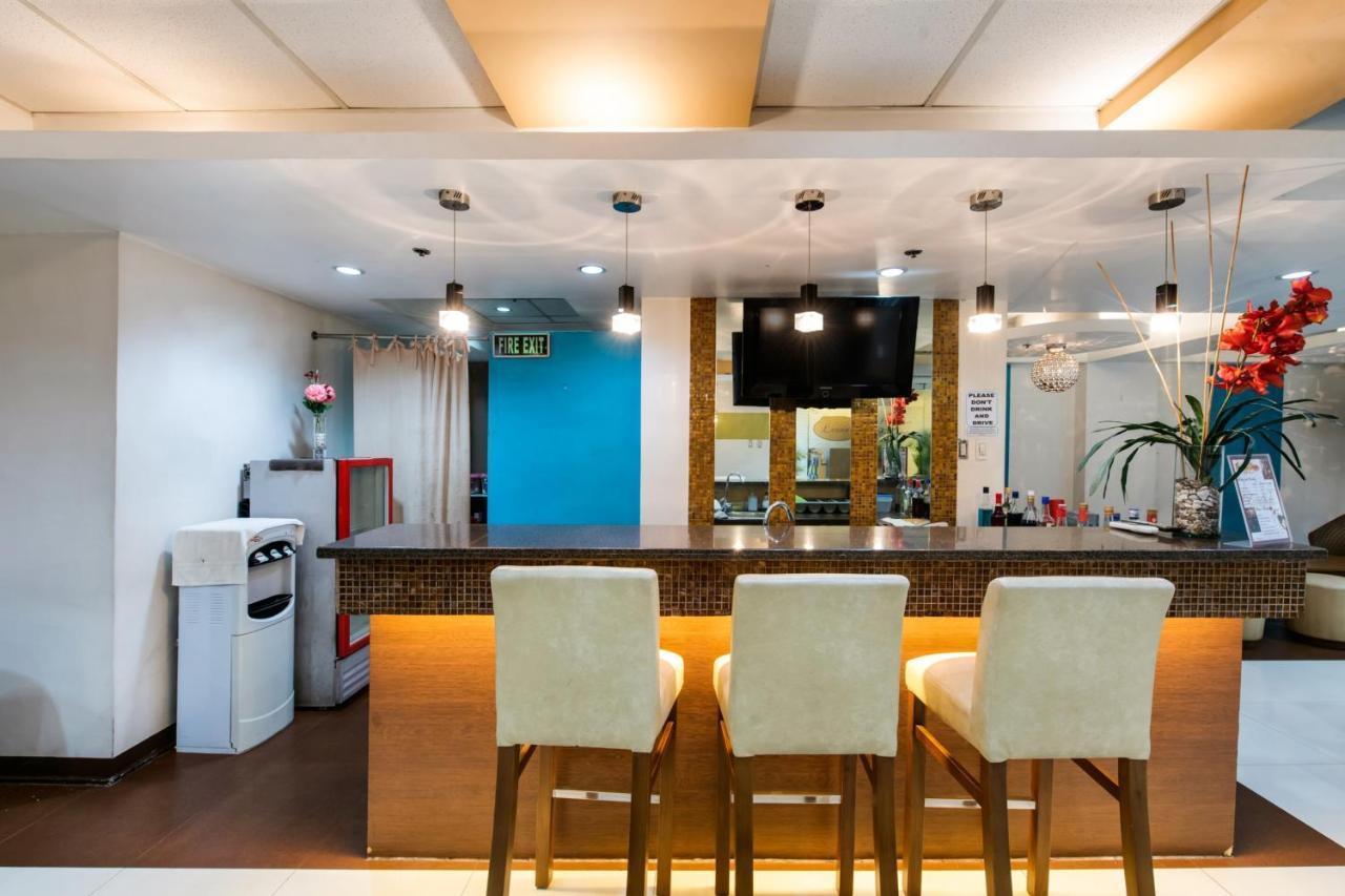 Festive Hotel Makati Paco Экстерьер фото