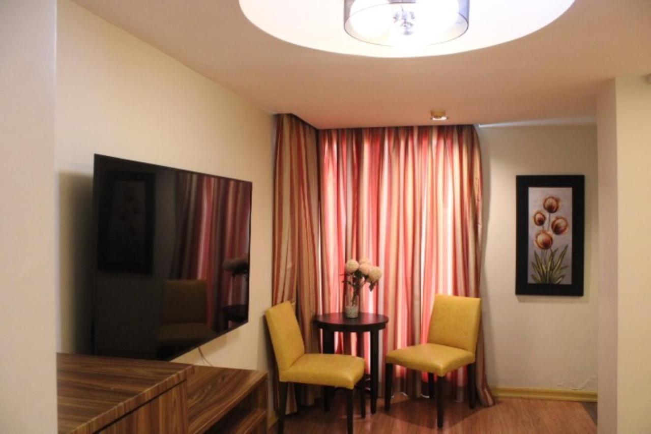 Festive Hotel Makati Paco Экстерьер фото