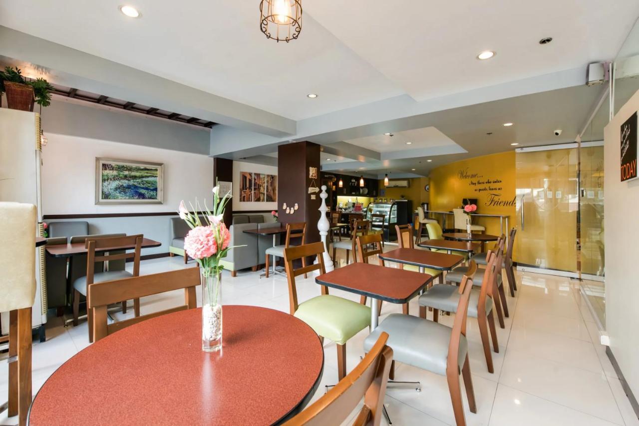 Festive Hotel Makati Paco Экстерьер фото