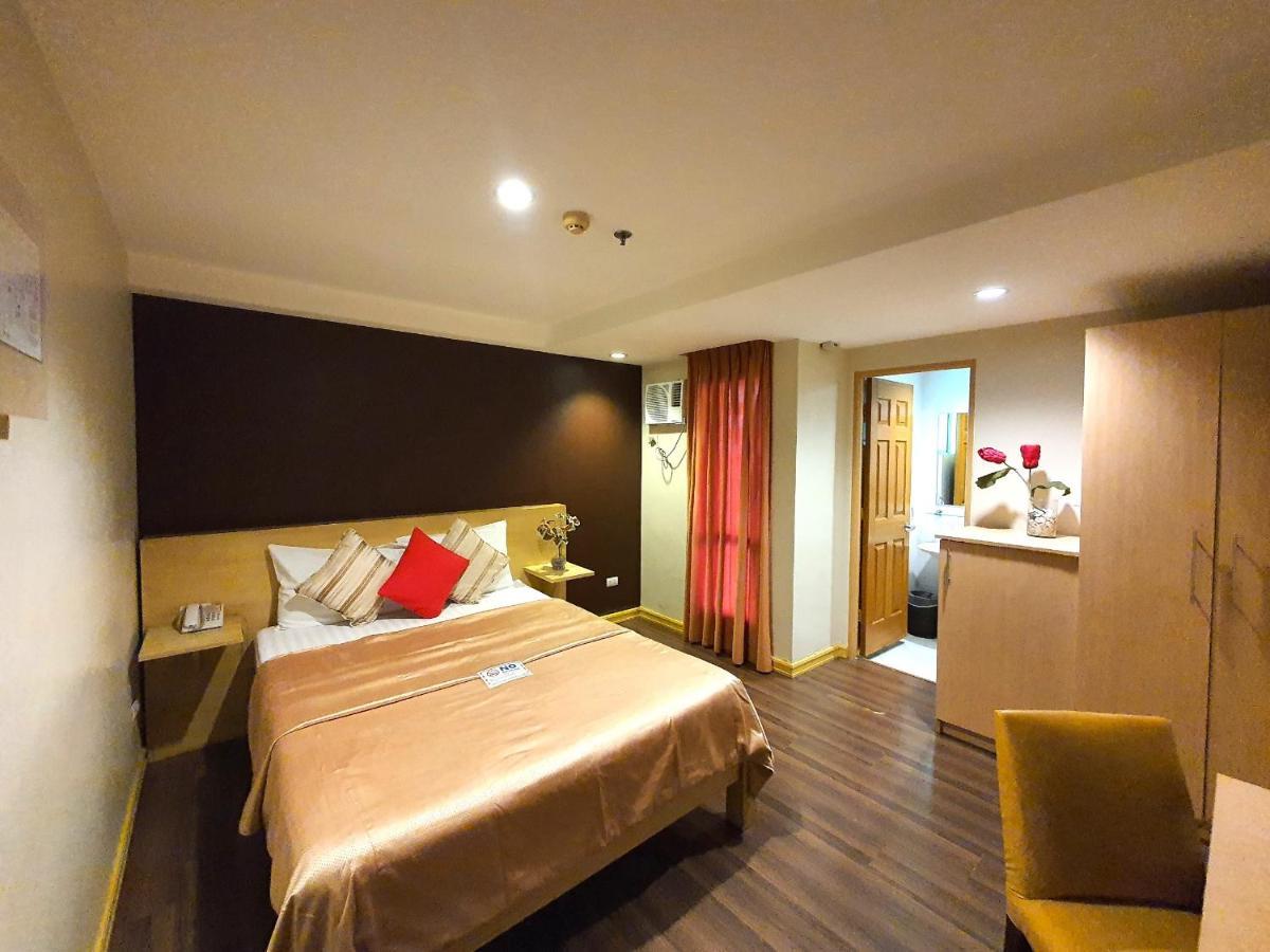 Festive Hotel Makati Paco Экстерьер фото