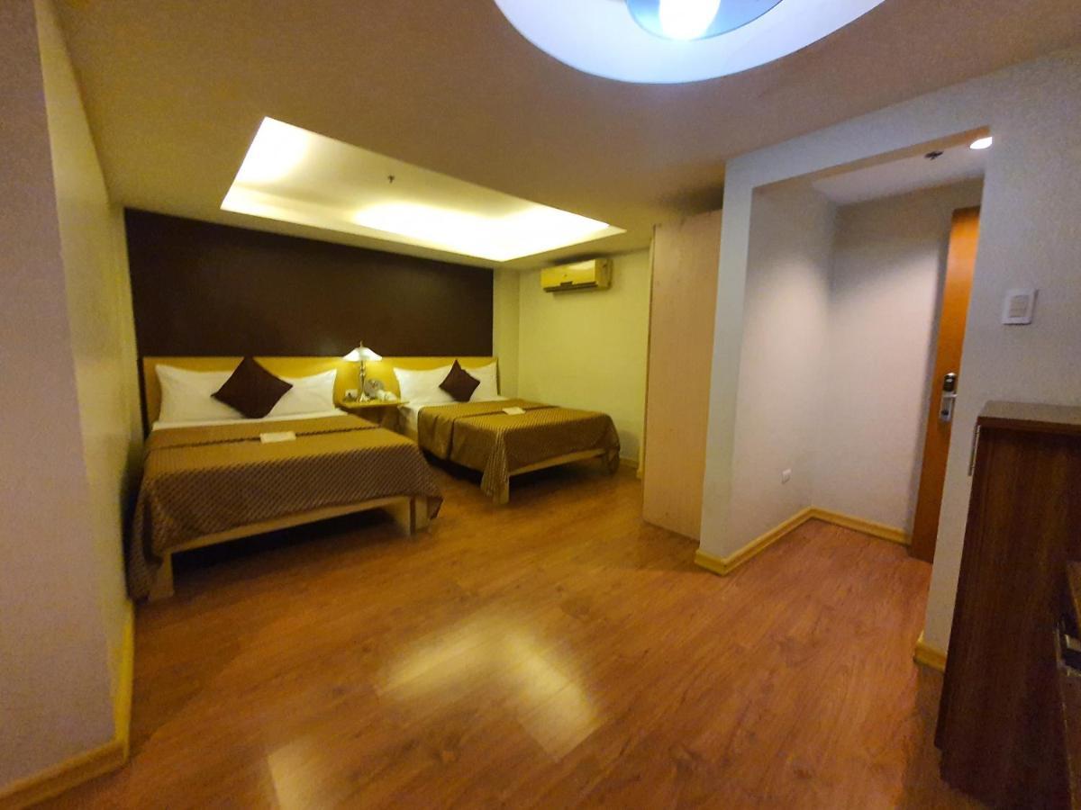 Festive Hotel Makati Paco Экстерьер фото