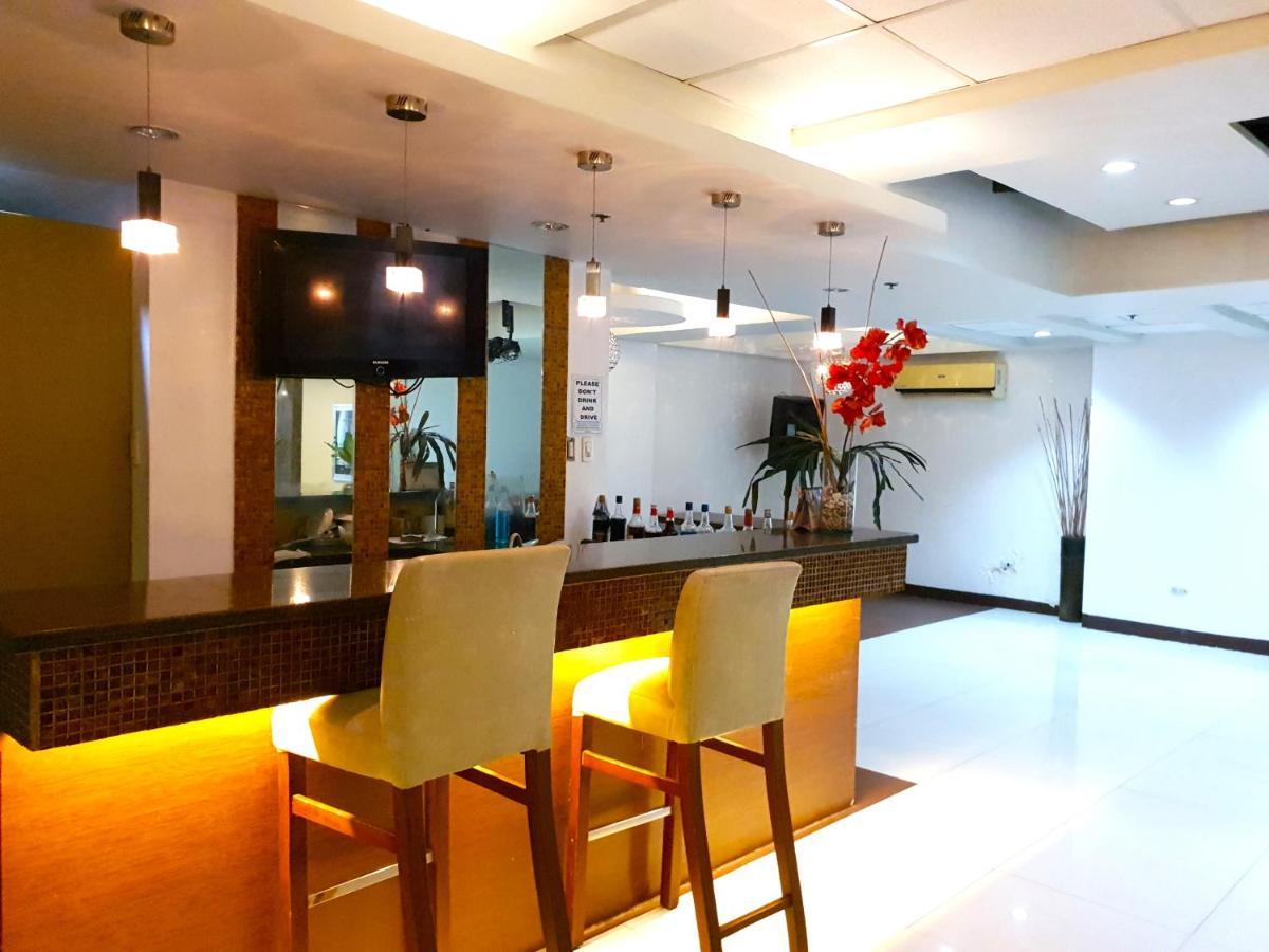 Festive Hotel Makati Paco Экстерьер фото