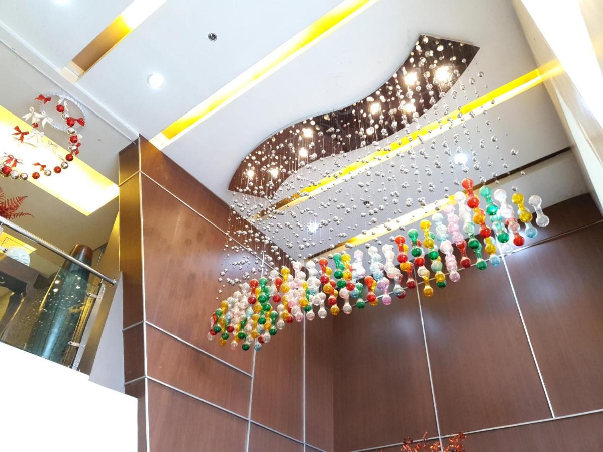 Festive Hotel Makati Paco Экстерьер фото