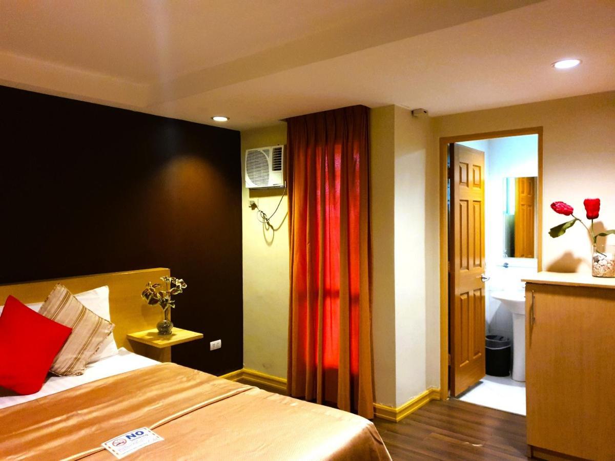Festive Hotel Makati Paco Экстерьер фото