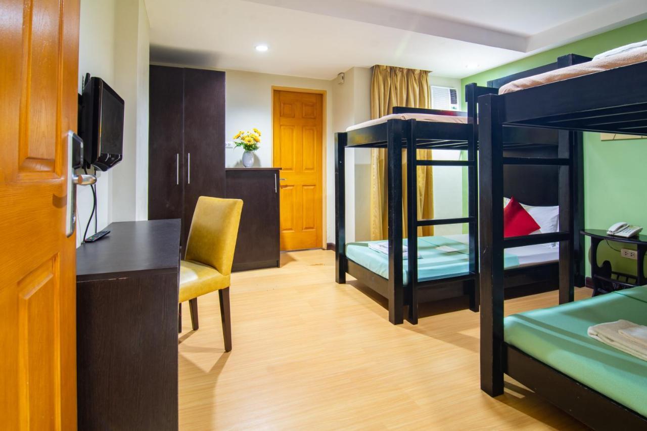 Festive Hotel Makati Paco Экстерьер фото