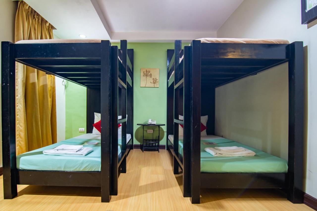 Festive Hotel Makati Paco Экстерьер фото