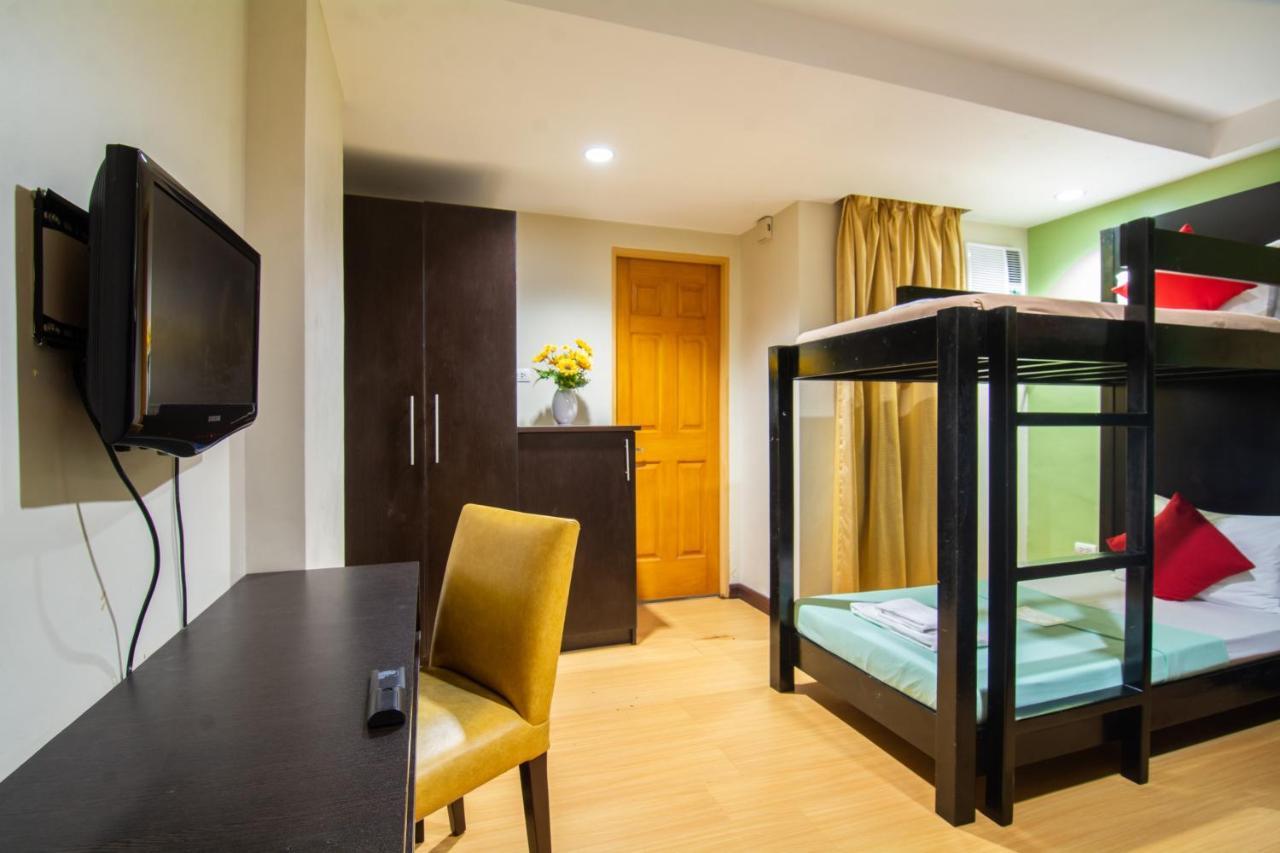 Festive Hotel Makati Paco Экстерьер фото