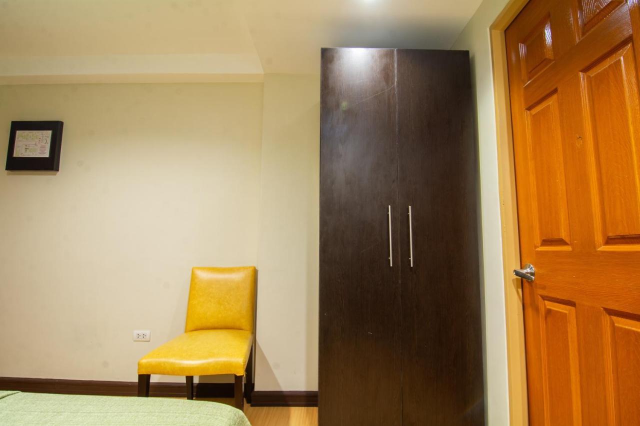 Festive Hotel Makati Paco Экстерьер фото
