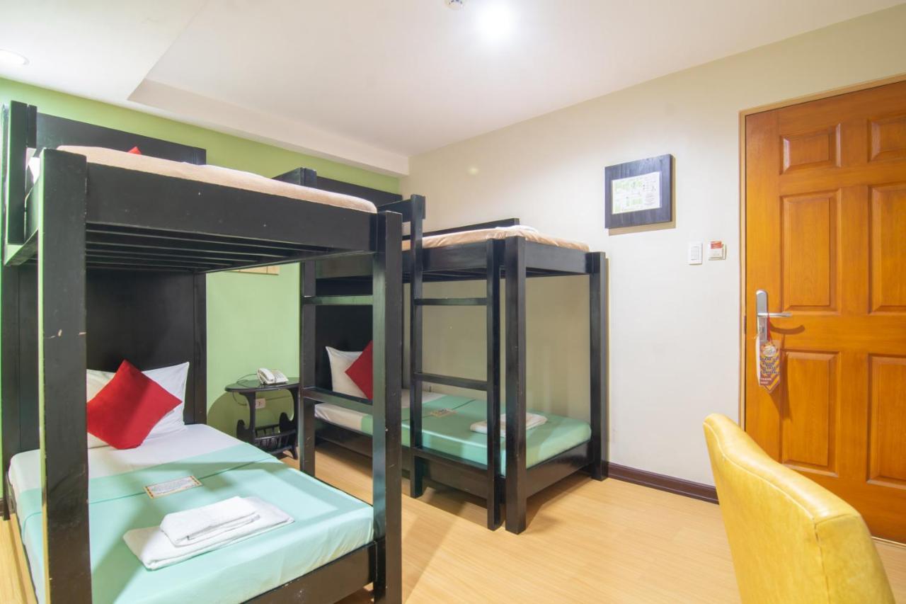 Festive Hotel Makati Paco Экстерьер фото