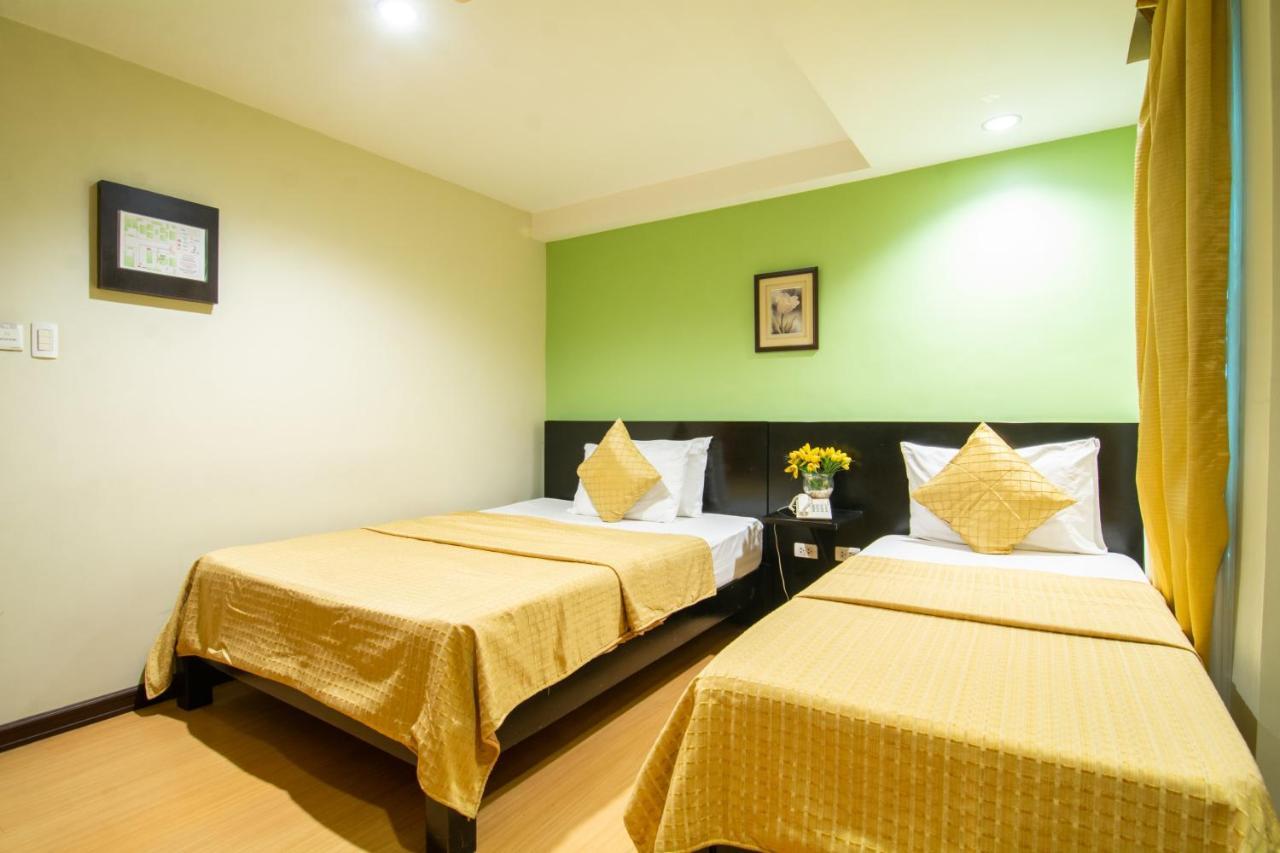 Festive Hotel Makati Paco Экстерьер фото