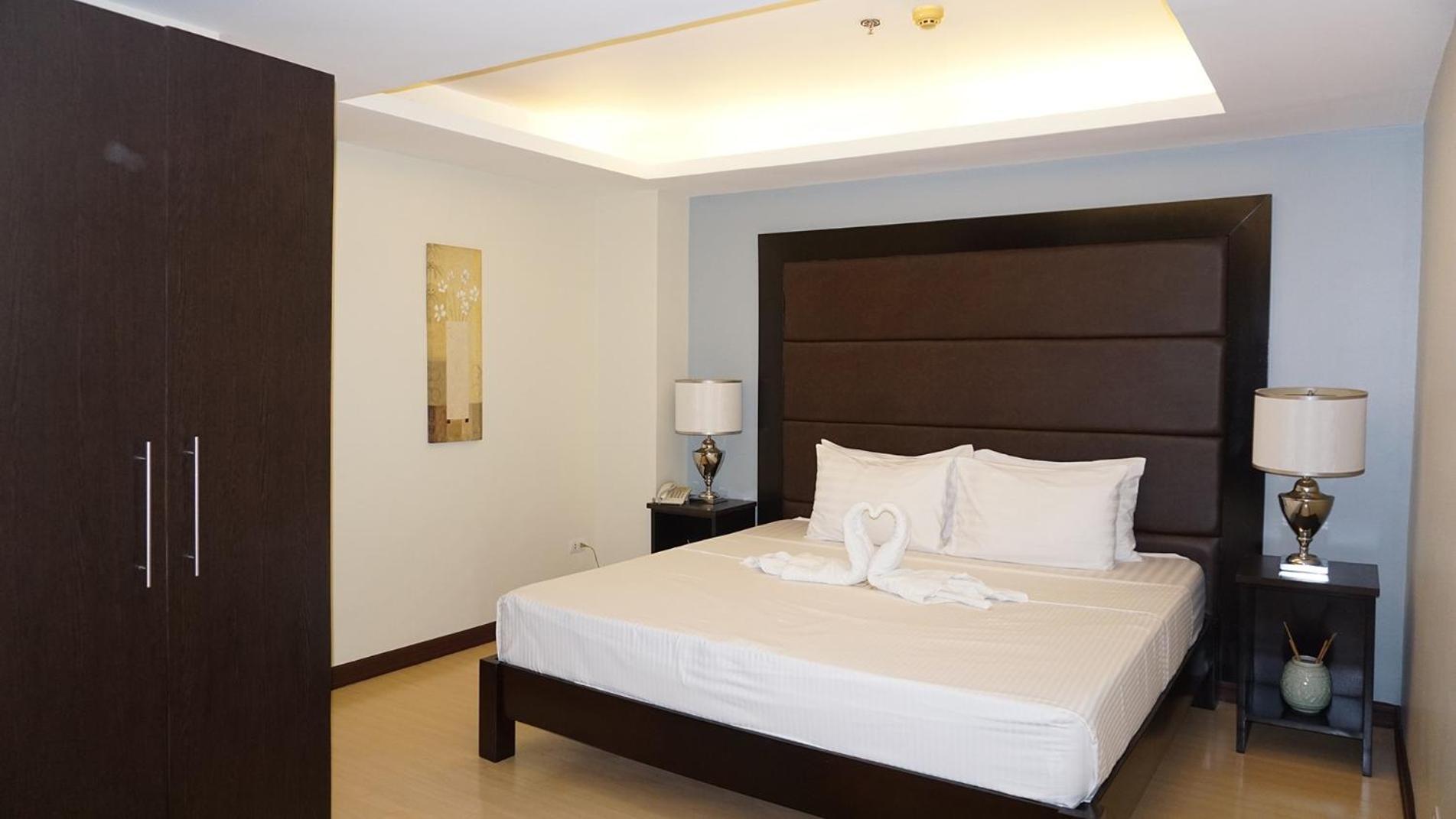 Festive Hotel Makati Paco Экстерьер фото