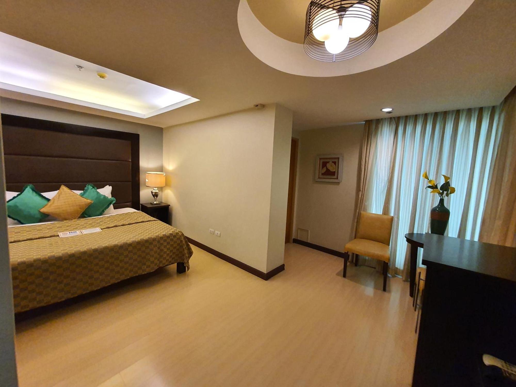 Festive Hotel Makati Paco Экстерьер фото